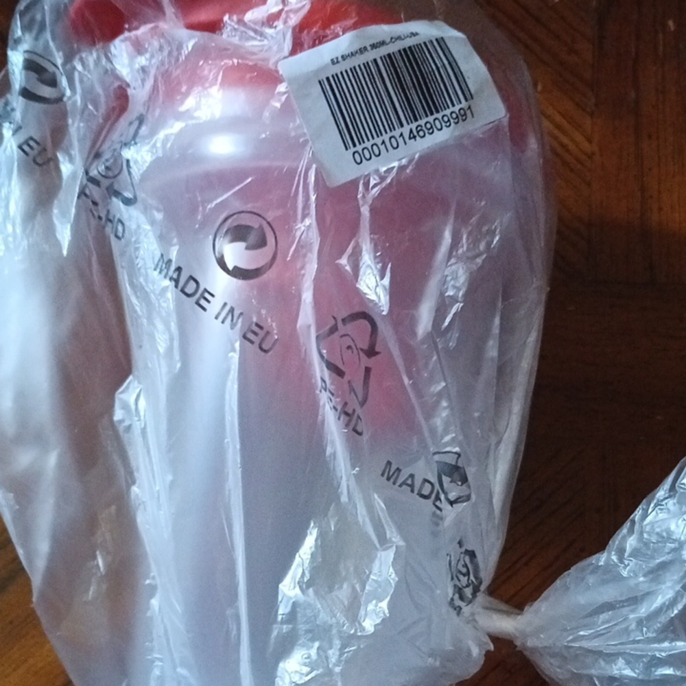 Tupperware Quick Shake Container - Picture 2 of 4